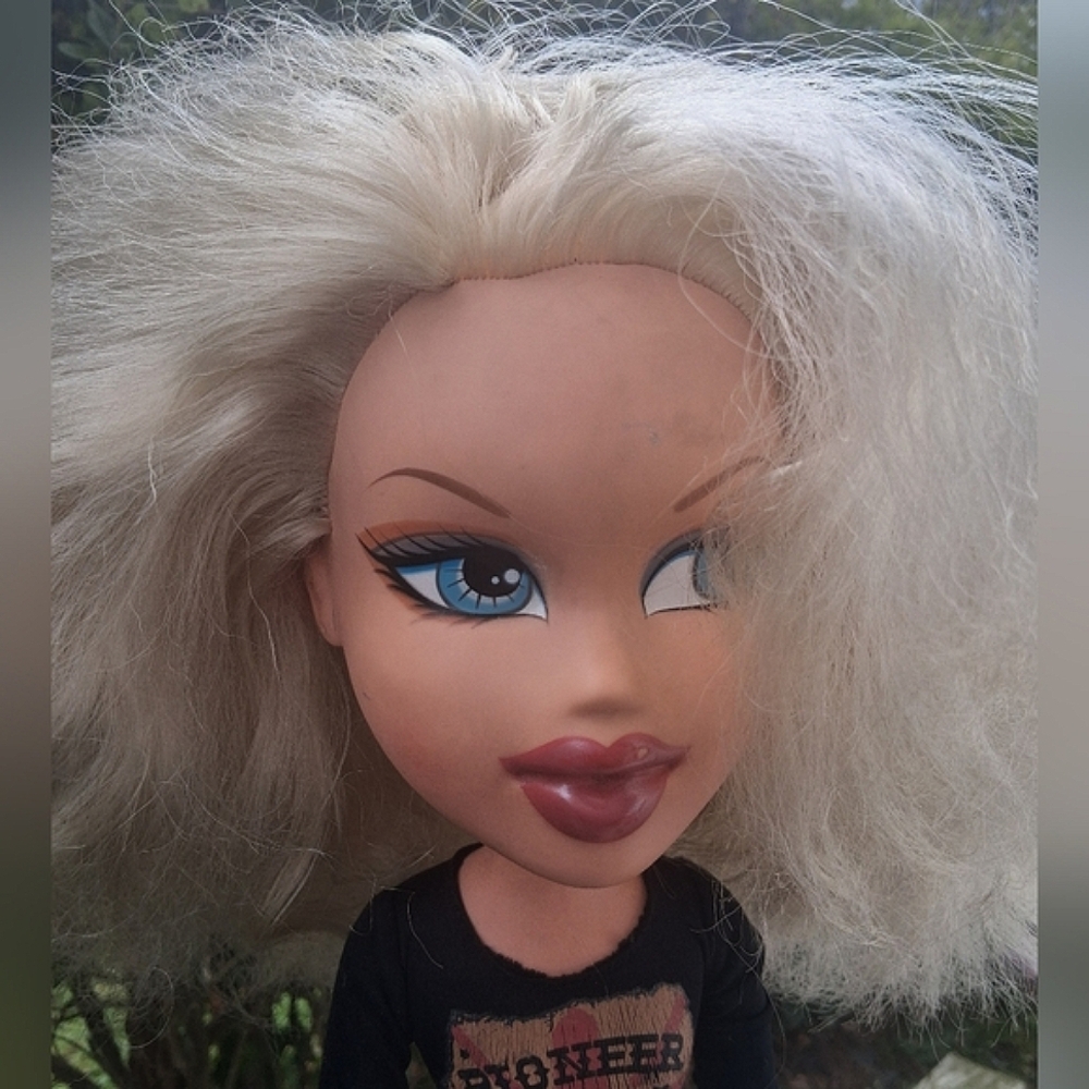 24" vintage Bratz  Doll with Blonde Hair and western Outfit - Picture 3 of 10